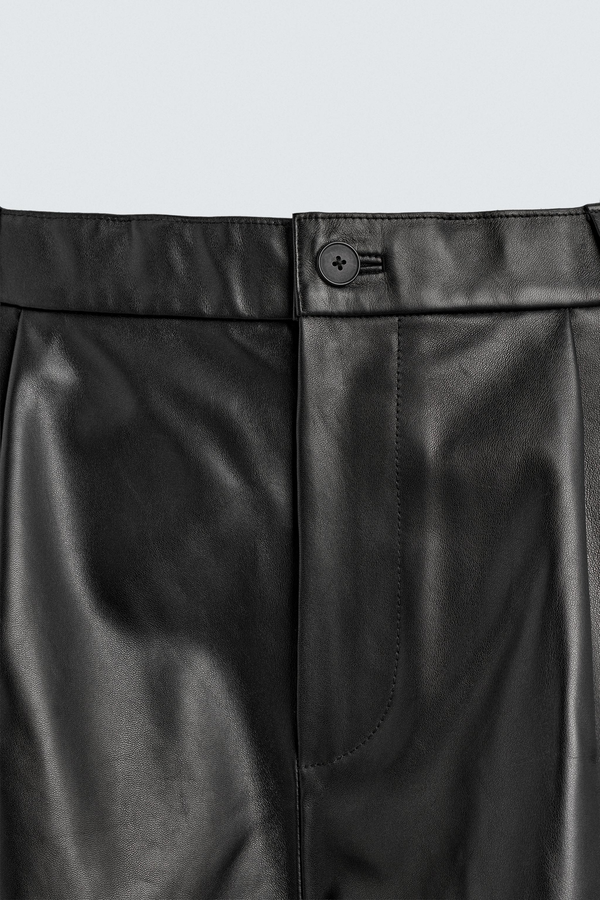 RELAXED FIT LEATHER PLEATED SHORTS